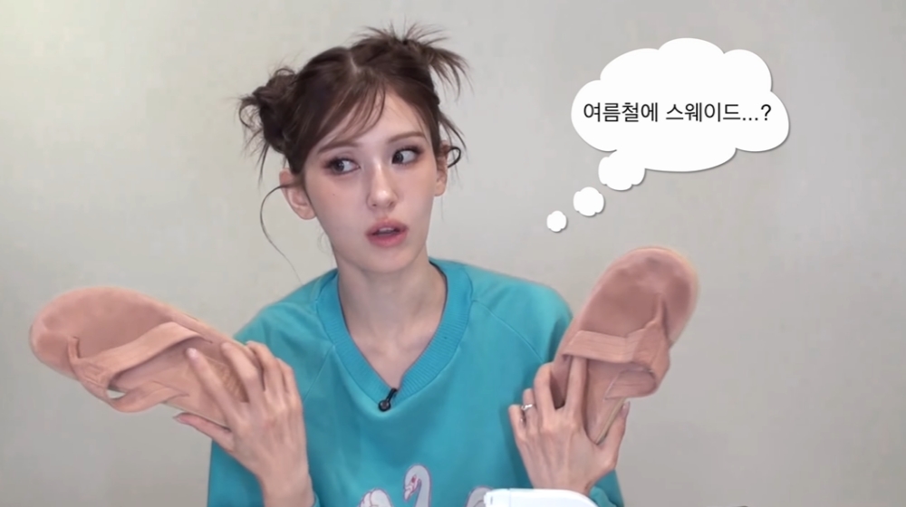 전소미의 애착 여름 신발… 아일랜드슬리퍼의 ‘클래식 스웨이드 플립플랍’ 27-Image